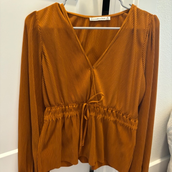 Abercrombie long sleeve tie front top - Picture 4 of 4